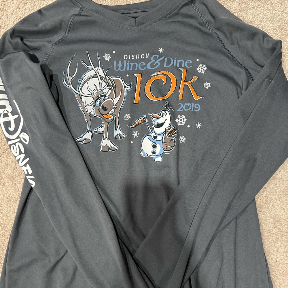 runDisney Race Tech Wine and Dine 10k 2019. Womens Medium